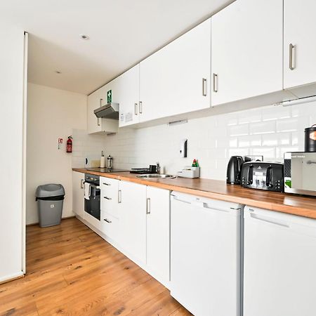 Lovely 2-Bed, Sleeps 6, Near Stratford Station & Abba Voyage, لندن المظهر الخارجي الصورة