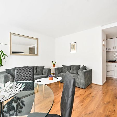 Lovely 2-Bed, Sleeps 6, Near Stratford Station & Abba Voyage, لندن المظهر الخارجي الصورة