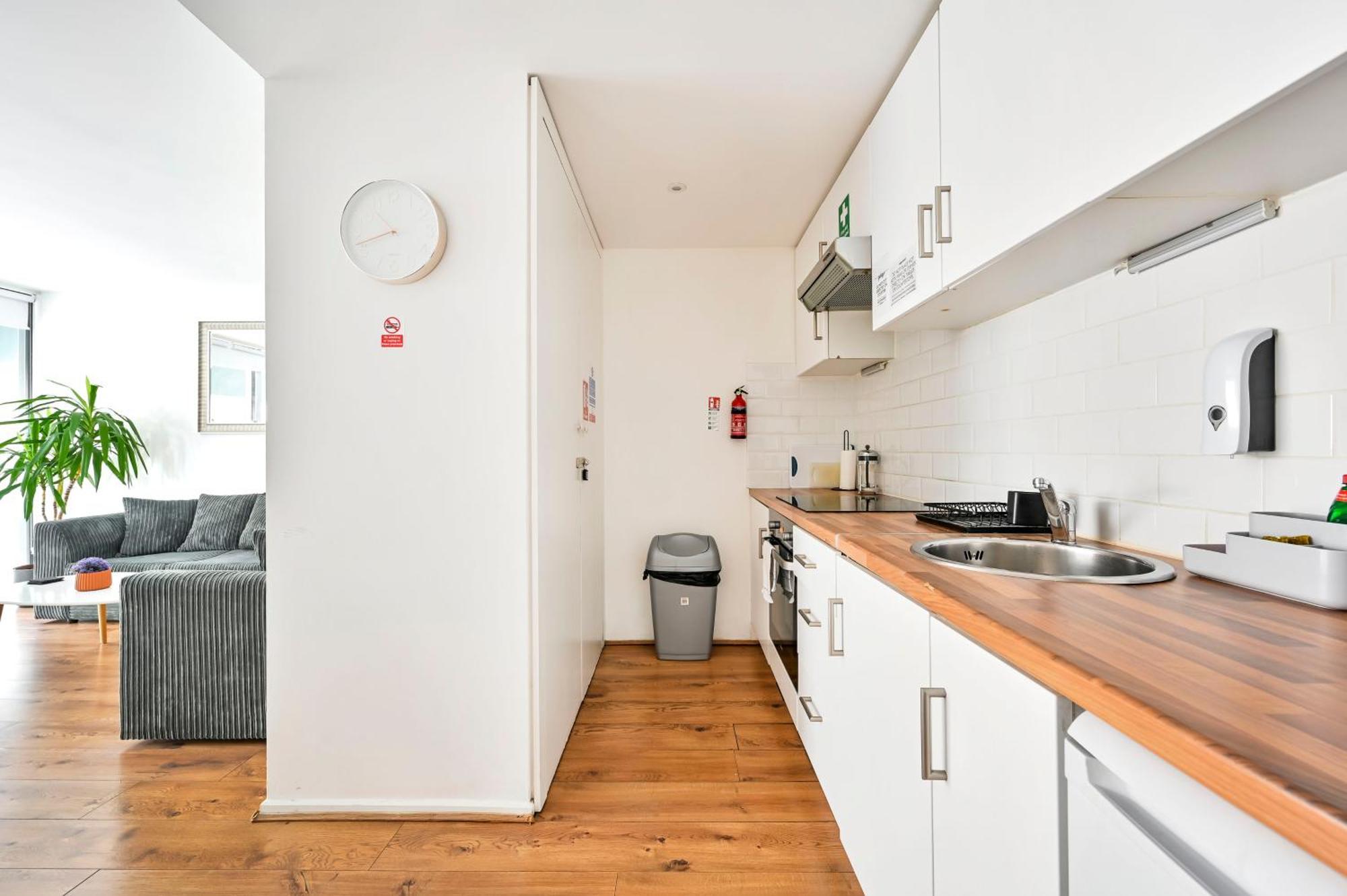 Lovely 2-Bed, Sleeps 6, Near Stratford Station & Abba Voyage, لندن المظهر الخارجي الصورة
