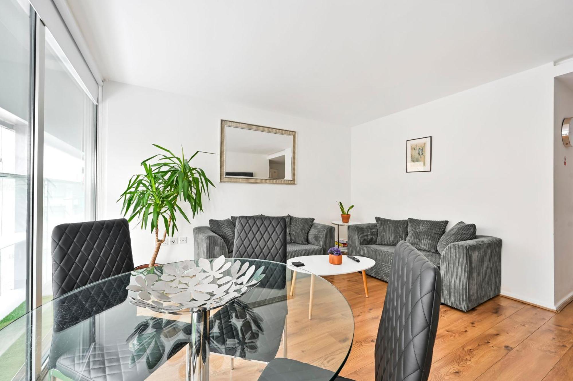Lovely 2-Bed, Sleeps 6, Near Stratford Station & Abba Voyage, لندن المظهر الخارجي الصورة