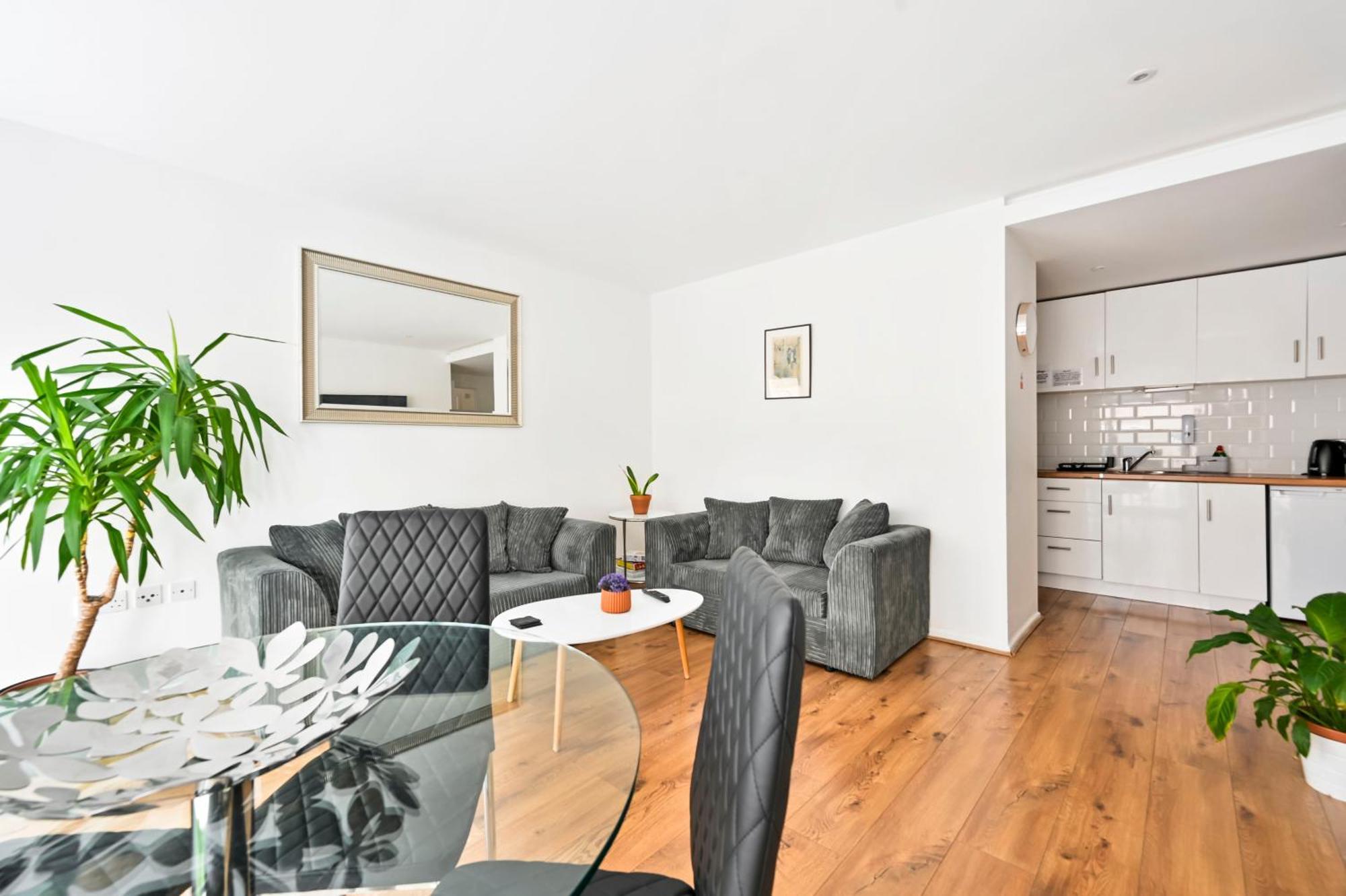 Lovely 2-Bed, Sleeps 6, Near Stratford Station & Abba Voyage, لندن المظهر الخارجي الصورة